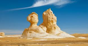 Kharga-Oase – Dattelpalmen und römische Ruinen